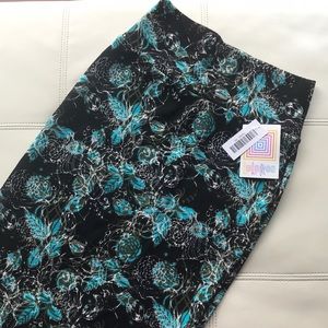NWT pencil Skirt. Soft and stretchy.